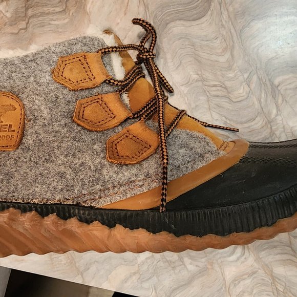 Sorel Out N About Boots - Picture 8 of 9